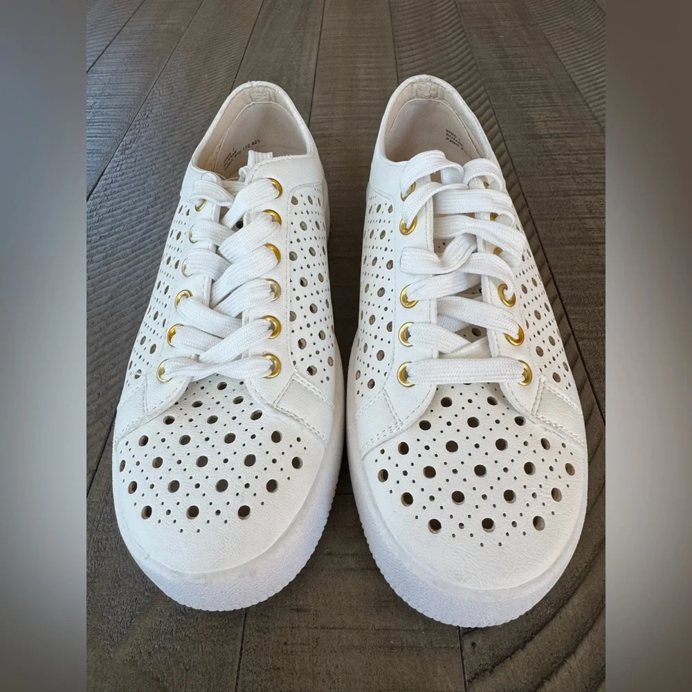 Dolce Vita - DV Adela Perforated Sneakers Women's Size 7 (NWOT)